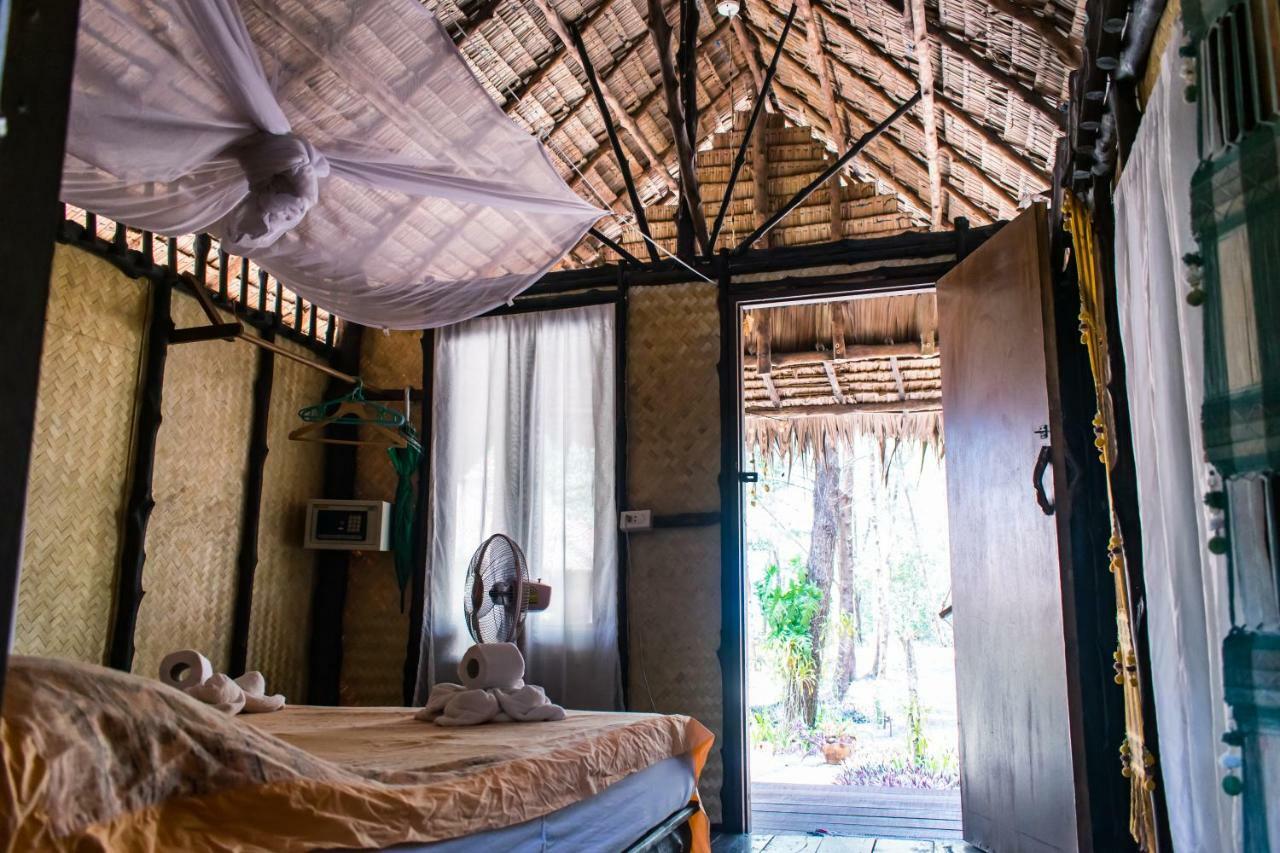 Horizon Eco Resort Ko Phra Thong Exteriör bild